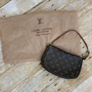 Small LV purse
